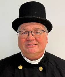 Ein Bild, das Kleidung, Menschliches Gesicht, Hut, Person enthlt.

Automatisch generierte Beschreibung